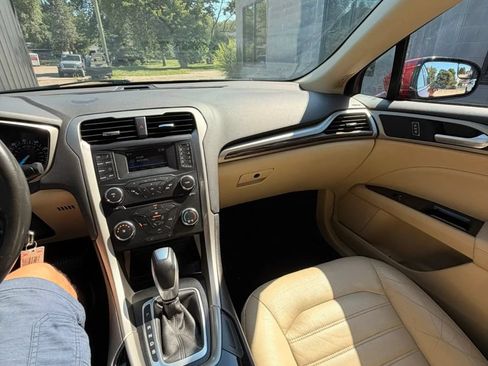Used 2014 Ford Fusion SE w/ Equipment Group 202A FWD image 12