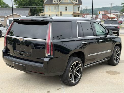 Used 2019 Cadillac Escalade Platinum AWD/4WD image 2