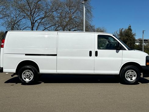 Used 2023 GMC Savana 2500 Extended w/ Driver Convenience Package image 3