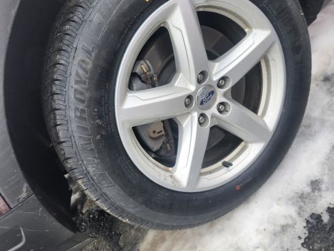 Used 2018 Ford Explorer XLT image 2