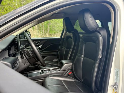 Used 2023 Lincoln Corsair AWD w/ Equipment Group 101A image 17