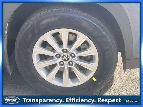 Used 2024 Toyota Grand Highlander XLE image 9