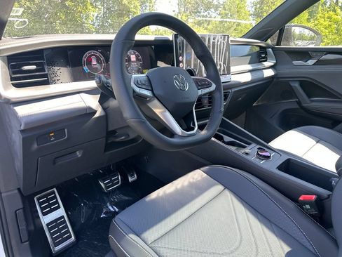 New 2026 Volkswagen Tiguan SE R-Line AWD/4WD image 11