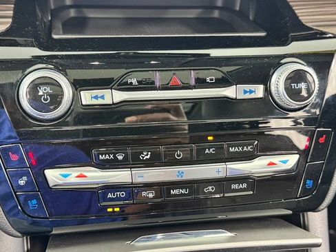 Used 2022 Ford Explorer Limited w/ Equipment Group 301A AWD/4WD image 28