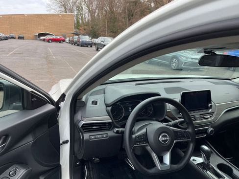 Used 2025 Nissan Altima 2.5 SV image 33