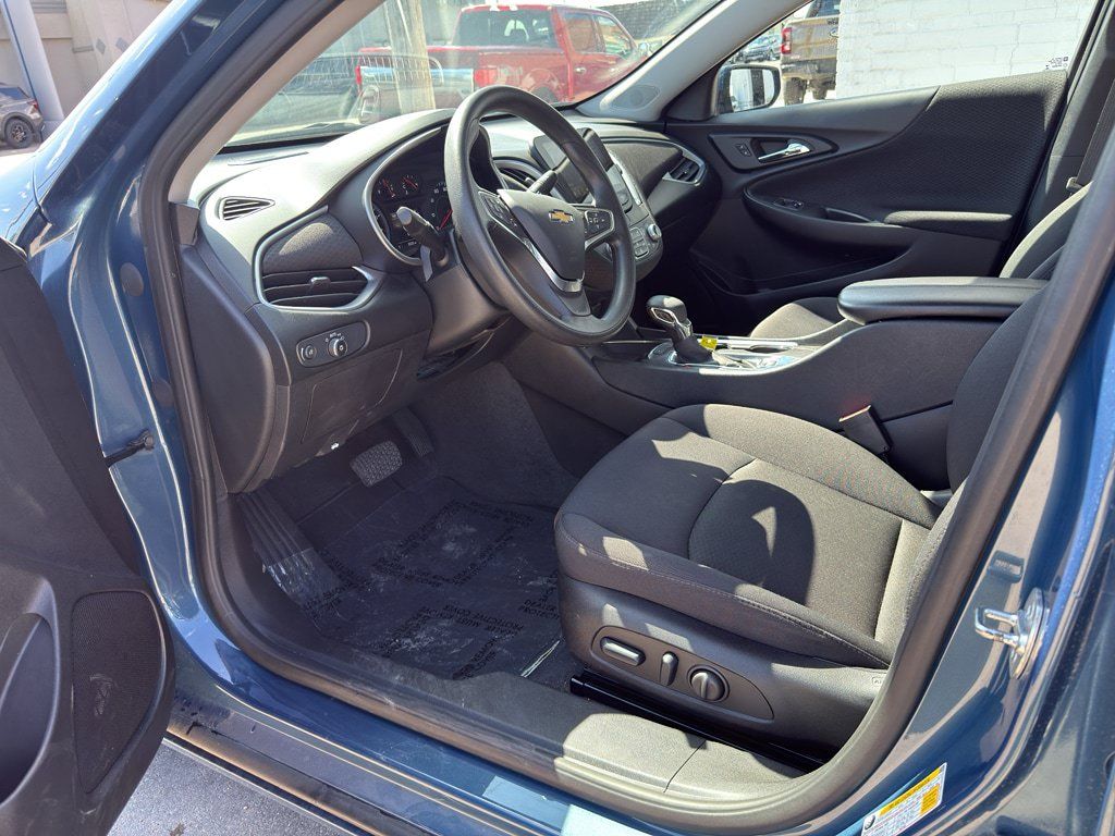 Used 2024 Chevrolet Malibu LT FWD image 5