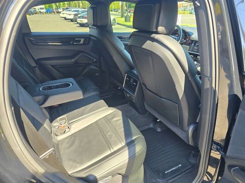Used 2020 Porsche Cayenne AWD/4WD image 16