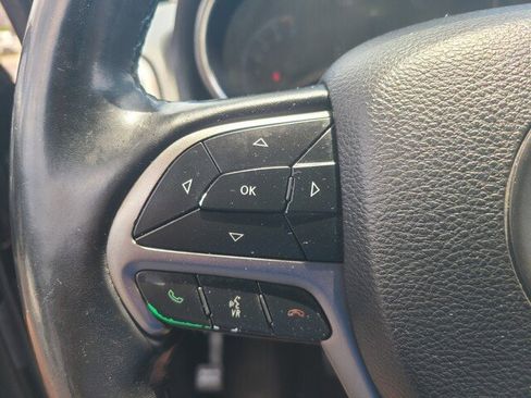 Used 2019 Jeep Grand Cherokee Laredo image 21