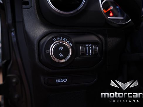 Used 2020 Jeep Gladiator Overland image 38