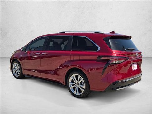 Certified 2023 Toyota Sienna Platinum FWD image 8
