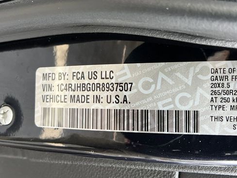 Used 2024 Jeep Grand Cherokee Limited w/ Black Appearance Package image 28