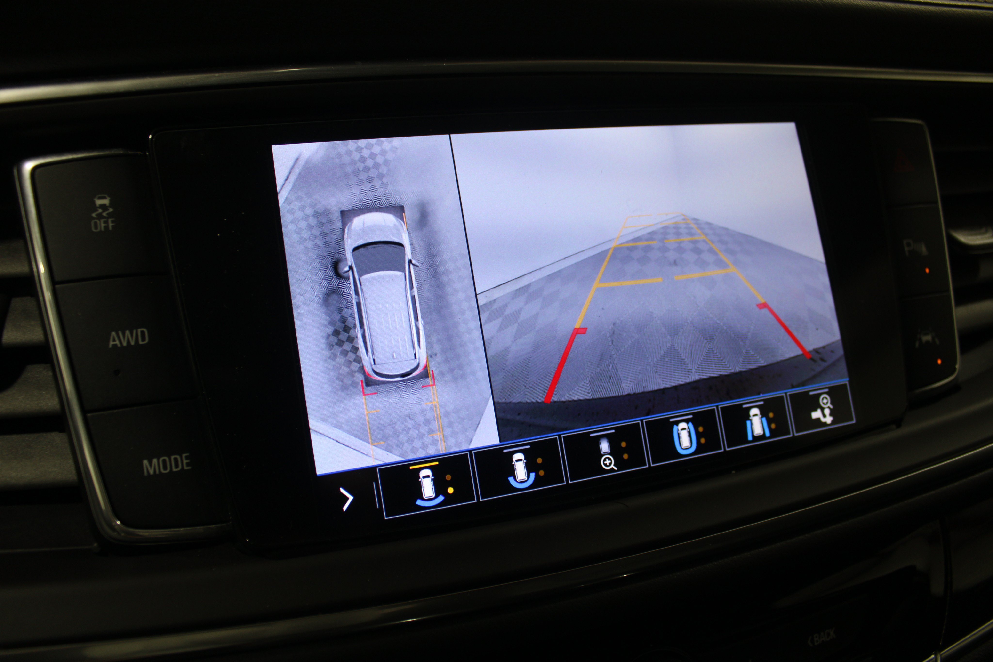 Used 2020 Buick Enclave Avenir w/ Avenir Technology Package AWD/4WD image 24