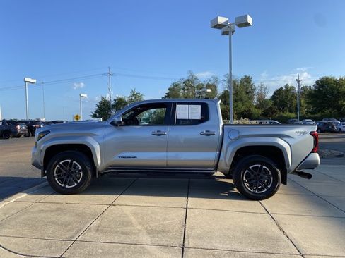 Used 2024 Toyota Tacoma TRD Sport w/ TRD Sport Upgrade Package RWD image 8