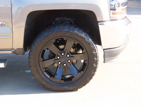 Used 2017 Chevrolet Silverado 1500 LT w/ Texas Edition image 9