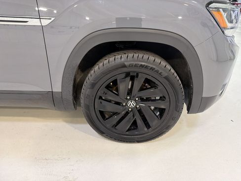 Used 2022 Volkswagen Atlas Cross Sport SE FWD image 29