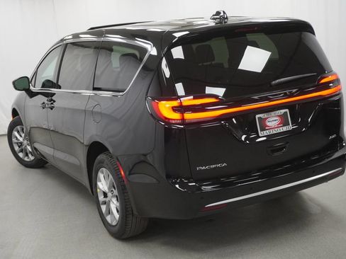 New 2027 Chrysler Pacifica Select AWD/4WD image 11
