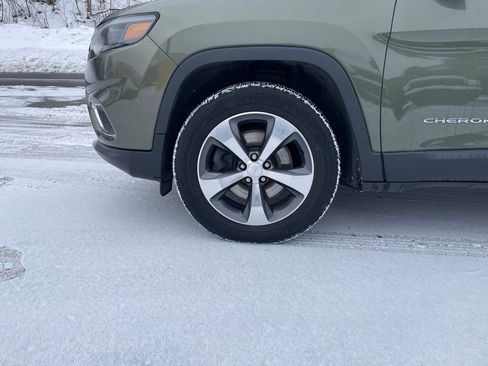 Used 2019 Jeep Cherokee Limited image 4