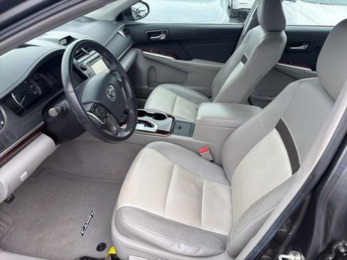 Used 2013 Toyota Camry XLE w/ Leather Pkg FWD image 3