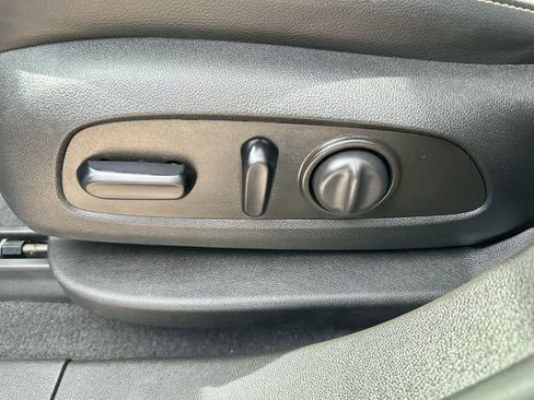 Used 2023 GMC Acadia Denali image 12