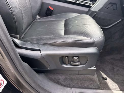Used 2019 Land Rover Discovery HSE AWD/4WD image 14