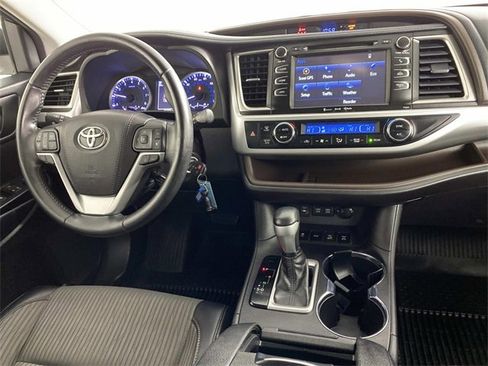 Used 2018 Toyota Highlander Plus image 13
