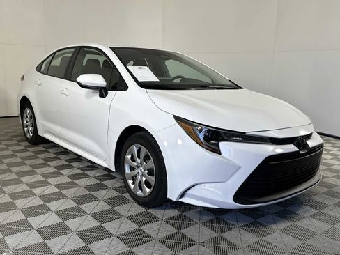 Used 2024 Toyota Corolla LE image 1