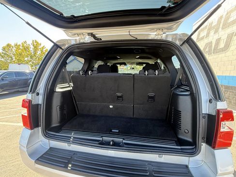 Used 2017 Ford Expedition XLT image 15