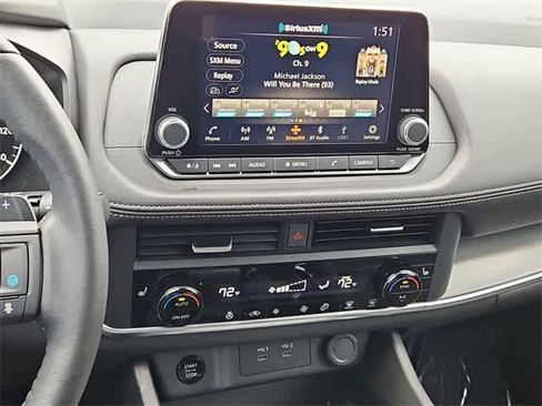 Used 2024 Nissan Rogue SV w/ SV Premium Package image 28