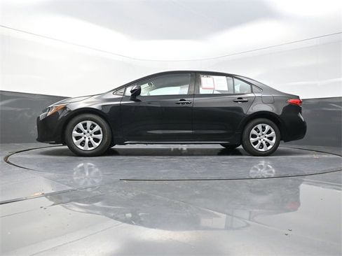 Used 2020 Toyota Corolla LE image 30