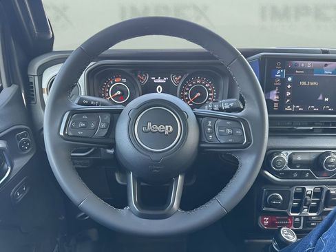 Used 2025 Jeep Wrangler Unlimited Sport AWD/4WD image 12