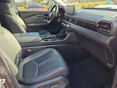 Used 2025 Honda Pilot Touring image 12