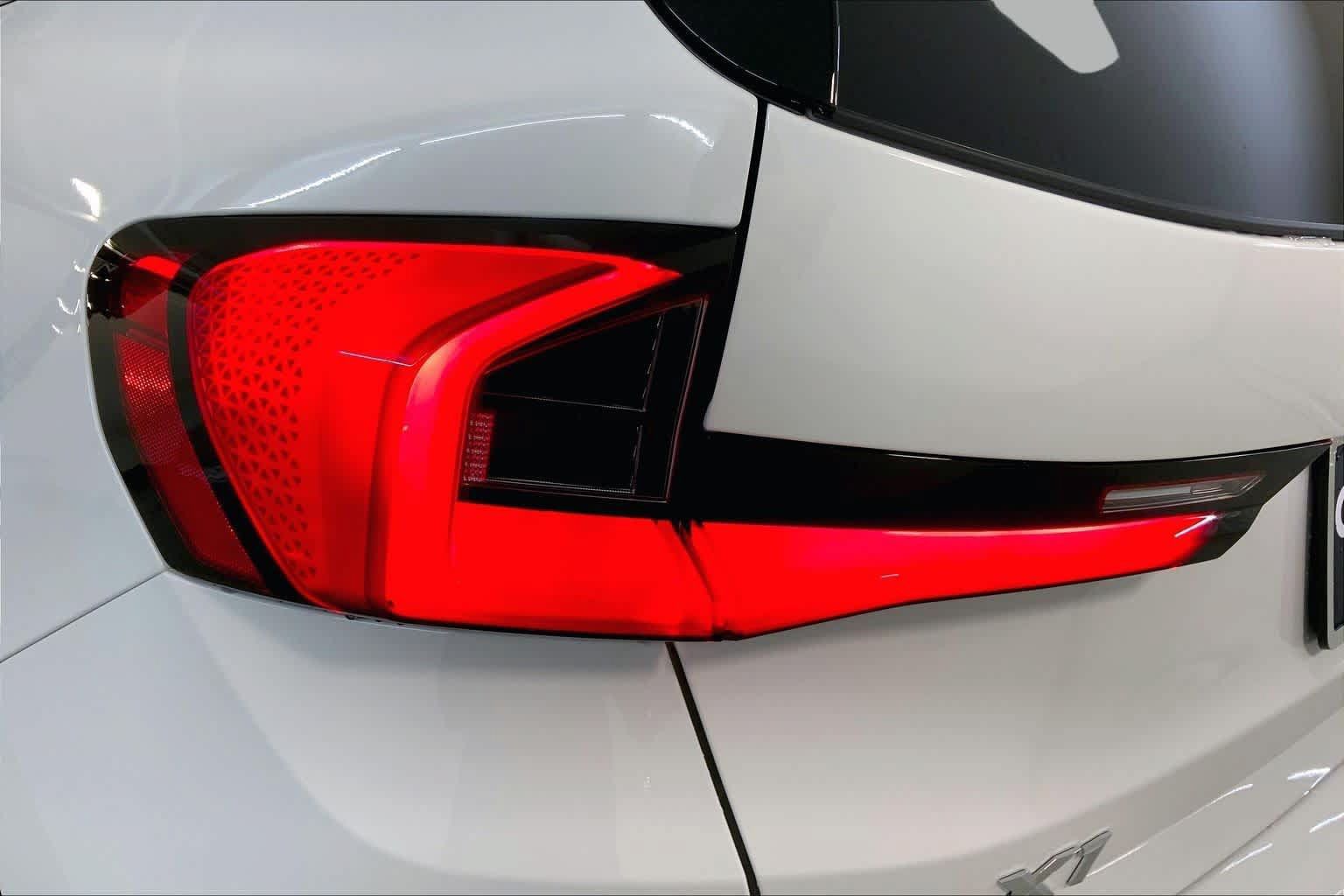 New 2027 BMW X1 xDrive28i AWD/4WD image 14