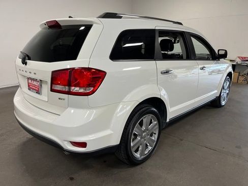 Used 2017 Dodge Journey SXT w/ Chrome Appearance Group FWD image 3