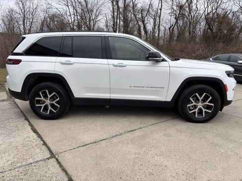 Used 2024 Jeep Grand Cherokee Limited image 8