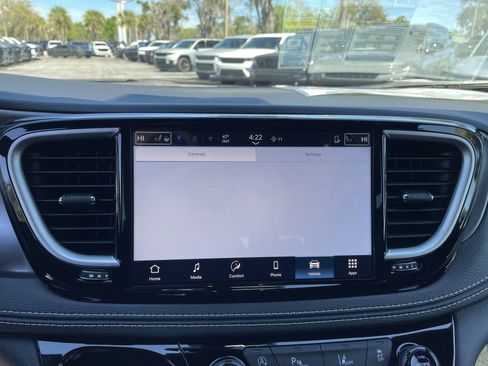 New 2026 Chrysler Pacifica Select image 45