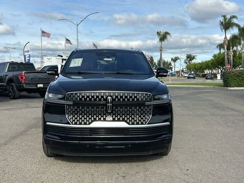 Used 2025 Lincoln Navigator L Reserve AWD/4WD image 9