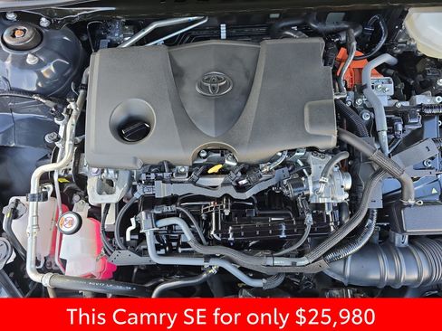 Used 2025 Toyota Camry SE image 35