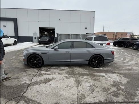 Used 2022 Bentley Flying Spur V8 image 4
