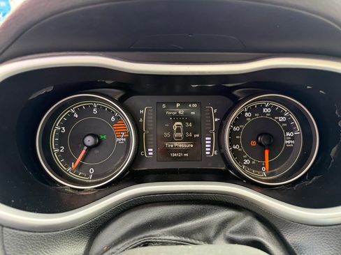 Used 2016 Jeep Cherokee Latitude w/ Cold Weather Group AWD/4WD image 9