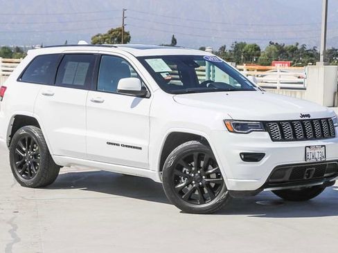 Used 2021 Jeep Grand Cherokee Laredo X RWD image 2