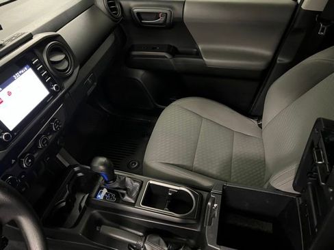 Used 2020 Toyota Tacoma SR AWD/4WD image 35
