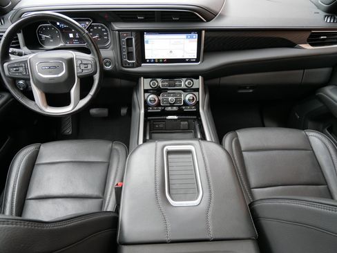 Used 2021 GMC Yukon XL Denali w/ Denali Premium Package AWD/4WD image 14