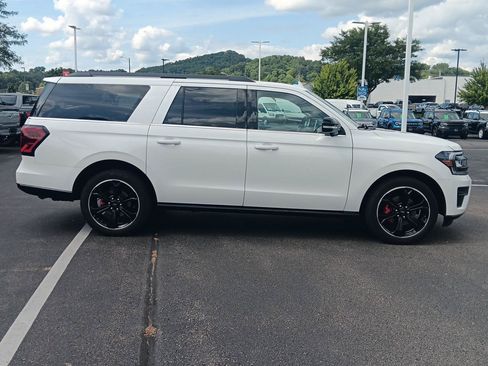 Used 2024 Ford Expedition Max Limited AWD/4WD image 3