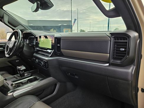 Certified 2022 Chevrolet Silverado 1500 ZR2 w/ Technology Package AWD/4WD image 28