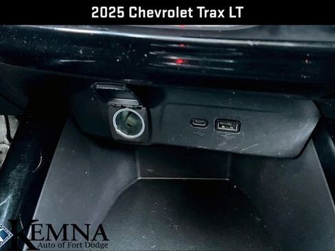 Used 2025 Chevrolet Trax LT w/ Driver Confidence Package FWD image 18