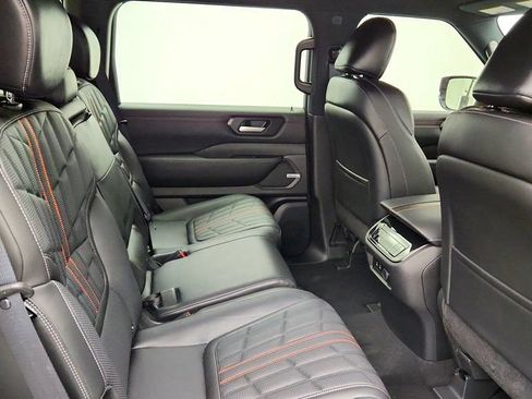 Used 2025 Nissan Armada PRO-4X AWD/4WD image 23