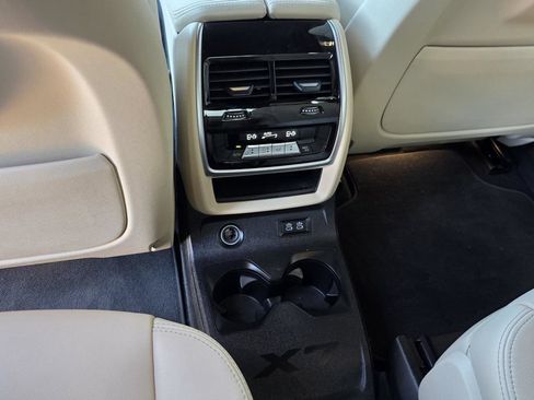 Used 2022 BMW X7 xDrive40i w/ Premium Package AWD/4WD image 10