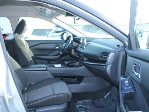 Used 2024 Nissan Rogue SV image 12