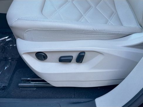 Used 2024 Volkswagen Atlas SE image 17