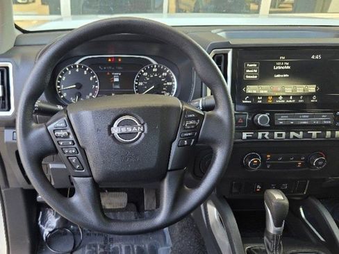 Used 2025 Nissan Frontier SV RWD image 11